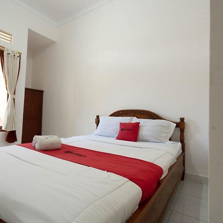 فندق Reddoorz Near Buleleng Harbour 2 سينغاراجا المظهر الخارجي الصورة