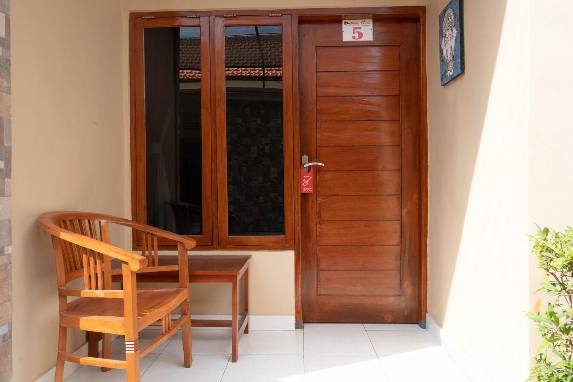 فندق Reddoorz Near Buleleng Harbour 2 سينغاراجا المظهر الخارجي الصورة