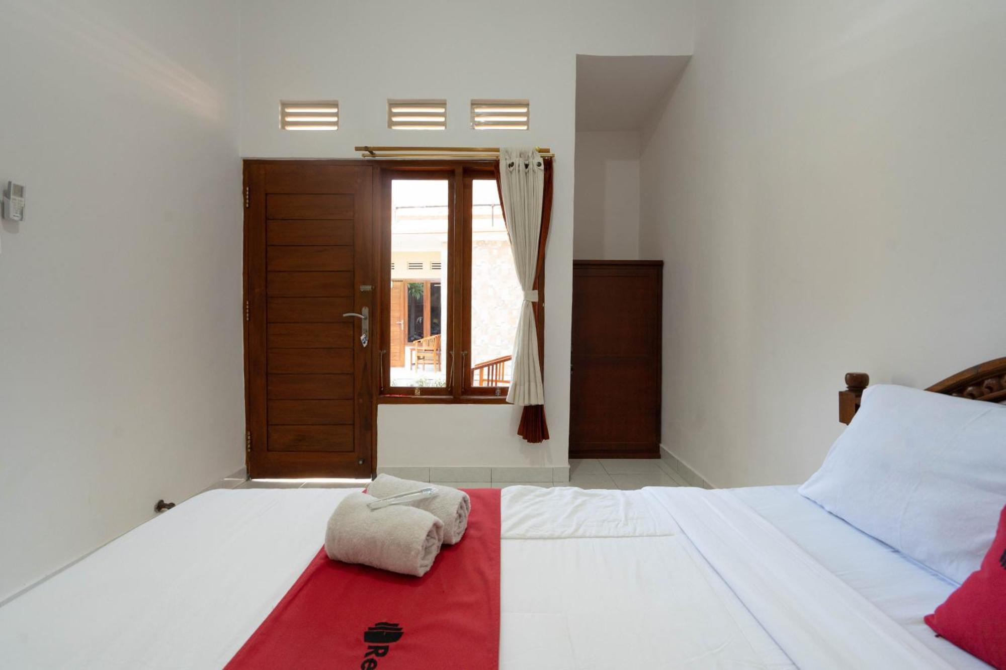 فندق Reddoorz Near Buleleng Harbour 2 سينغاراجا المظهر الخارجي الصورة