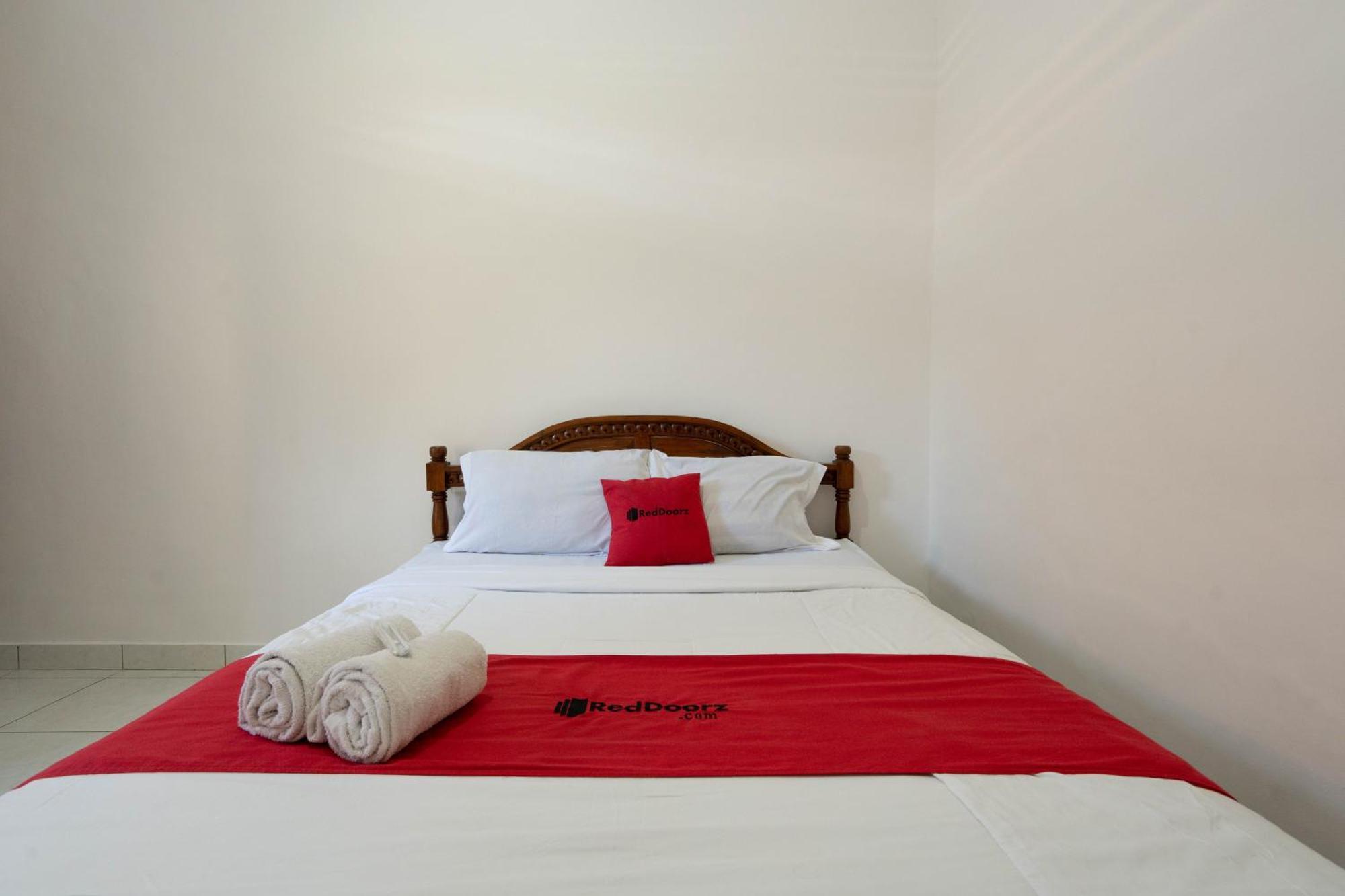 فندق Reddoorz Near Buleleng Harbour 2 سينغاراجا المظهر الخارجي الصورة