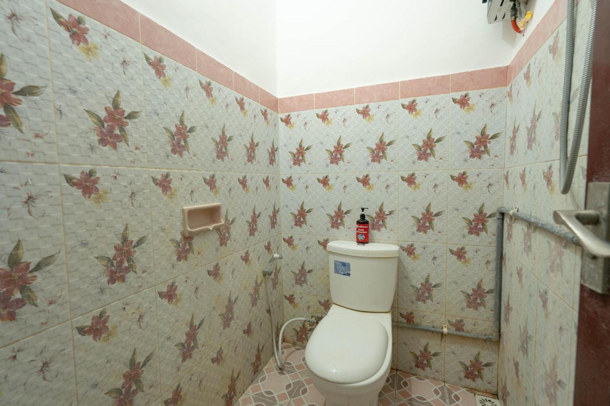 فندق Reddoorz Near Buleleng Harbour 2 سينغاراجا المظهر الخارجي الصورة